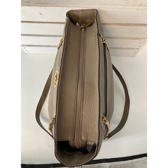 MICHAEL KORS, LARGE TAUPE, GRAY PEBBLED LEATHER SHOULDER BAG - Picture 9 of 16